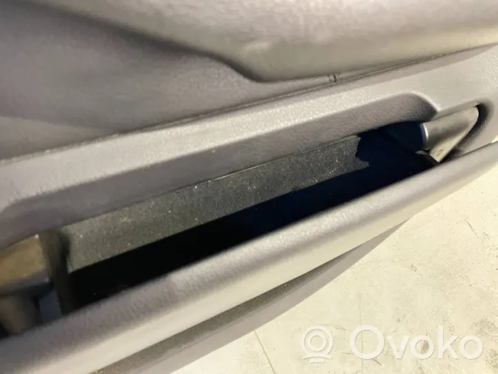 Audi A6 S6 C5 4B Rivestimento del pannello della portiera posteriore 4B0863982