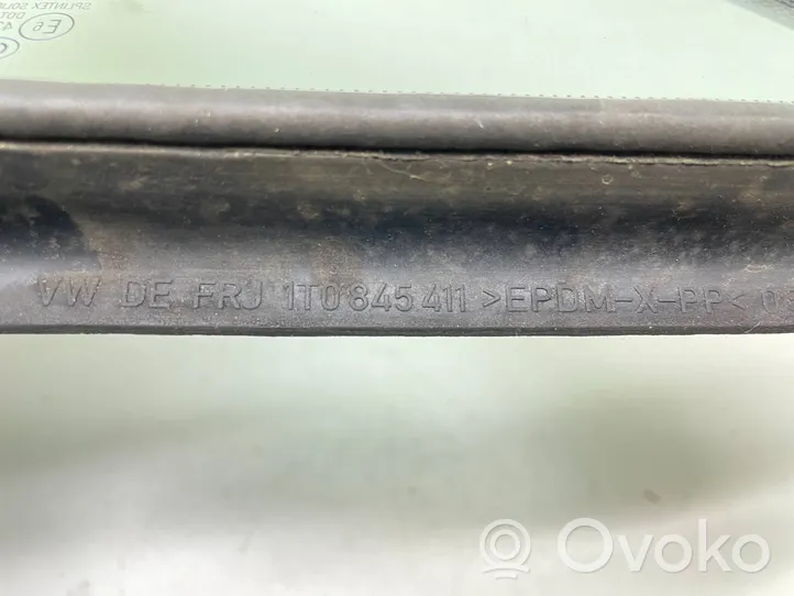 Volkswagen Touran I Finestrino/vetro triangolo anteriore 1T0845411