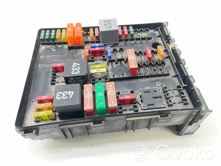 Volkswagen Touran I Fuse module 1K0937804B