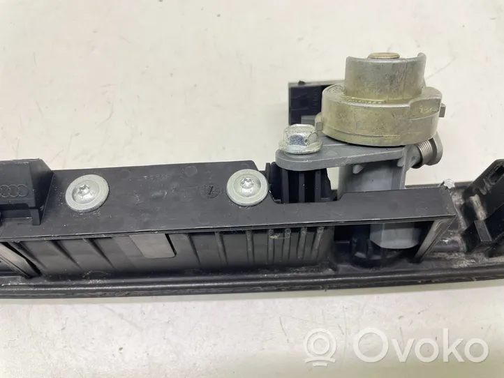 Audi A4 S4 B7 8E 8H Trunk door license plate light bar 8E0827574C