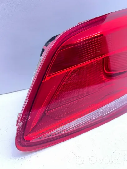 Volkswagen PASSAT B7 Lampa tylna 