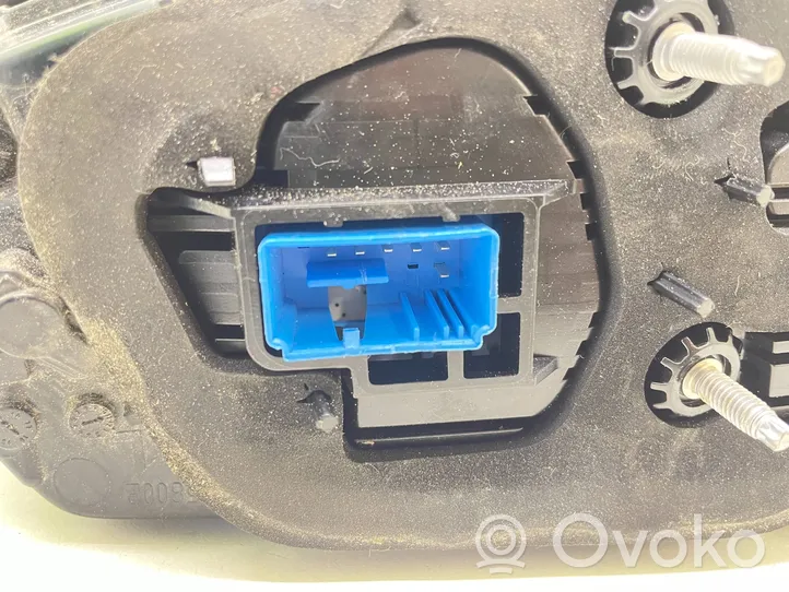 Volkswagen PASSAT B8 Luci posteriori del portellone del bagagliaio 3G9945308A