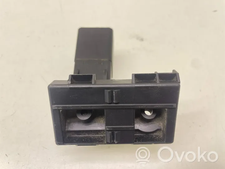 Volkswagen Golf VI Glow plug pre-heat relay 0281003038