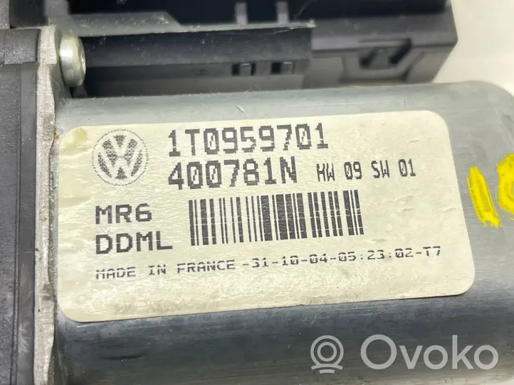 Volkswagen Touran I Front door window regulator motor 1T0959701