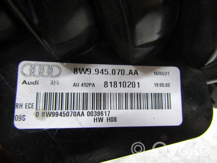 Audi A4 S4 B9 8W Takaluukun takavalot 8W9945070AA