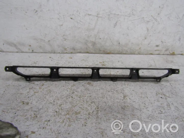 Audi A4 Allroad Grille inférieure de pare-chocs avant 8K0807233D