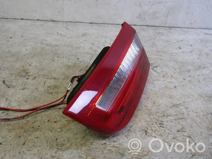 Volvo S60 Lampy tylnej klapy bagażnika 30796271