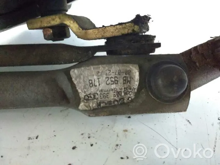 Mitsubishi Carisma Etupyyhkimen vivusto ja moottori MB952178