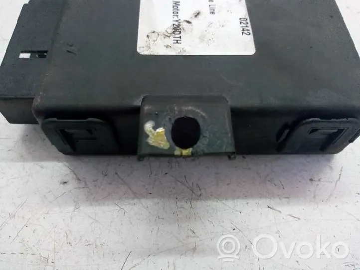 Opel Zafira A Oven keskuslukituksen ohjausyksikön moduuli 24437076