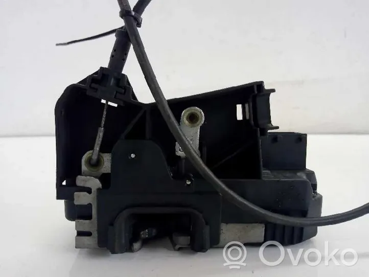 Opel Vivaro Front door lock 8200008248