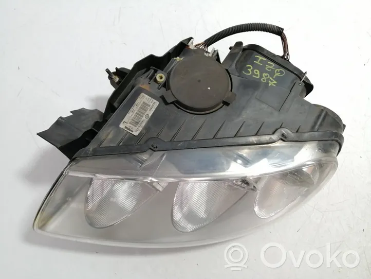 Volkswagen Touareg I Lampa przednia 7L6941015BK