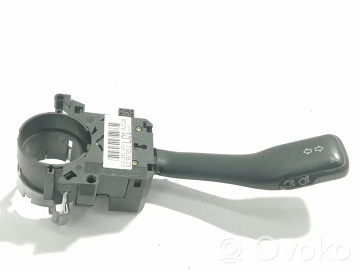 Audi A2 Suuntavilkun vipu 8L0953513G