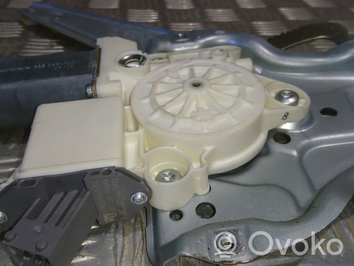 Toyota Avensis T250 Elektryczny podnośnik szyby drzwi tylnych 