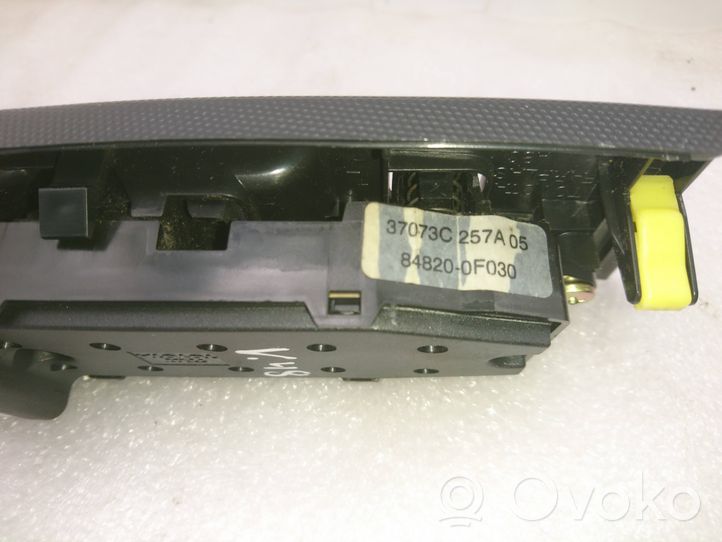 Toyota Corolla Verso AR10 Interruttore di controllo dell’alzacristalli elettrico 848200F030