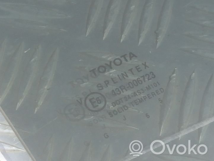 Toyota Avensis T250 Vetro del finestrino della portiera posteriore 