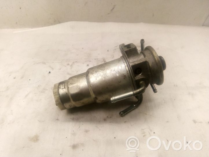 Toyota Avensis T250 Staffa/supporto di montaggio del filtro carburante 23390YZZHA