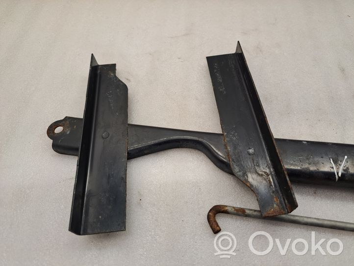 Toyota Corolla Verso AR10 Battery bracket 