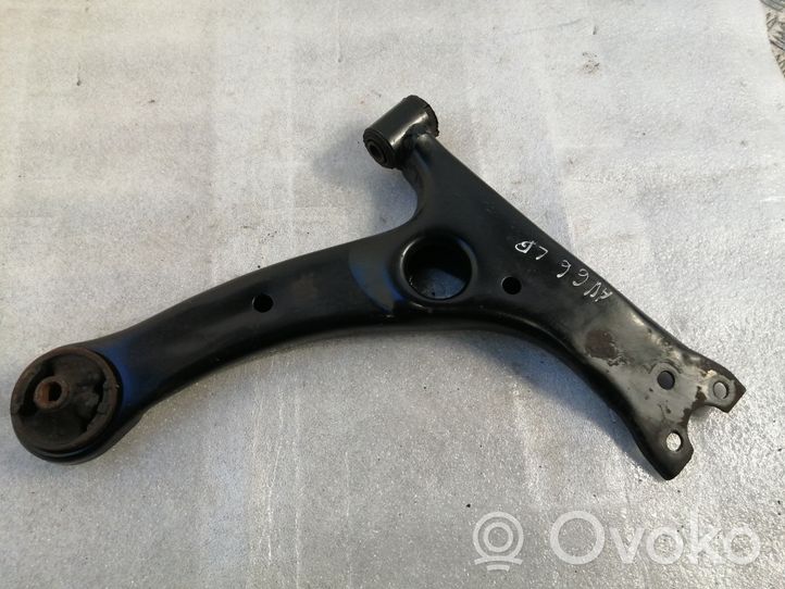 Toyota Avensis T250 Braccio di controllo sospensione anteriore inferiore/braccio oscillante 