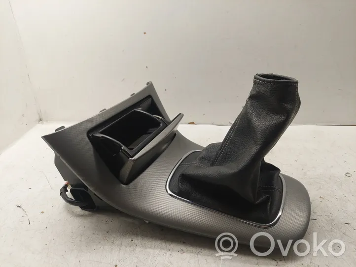 Toyota Avensis T250 Rivestimento in plastica cornice della leva del cambio 