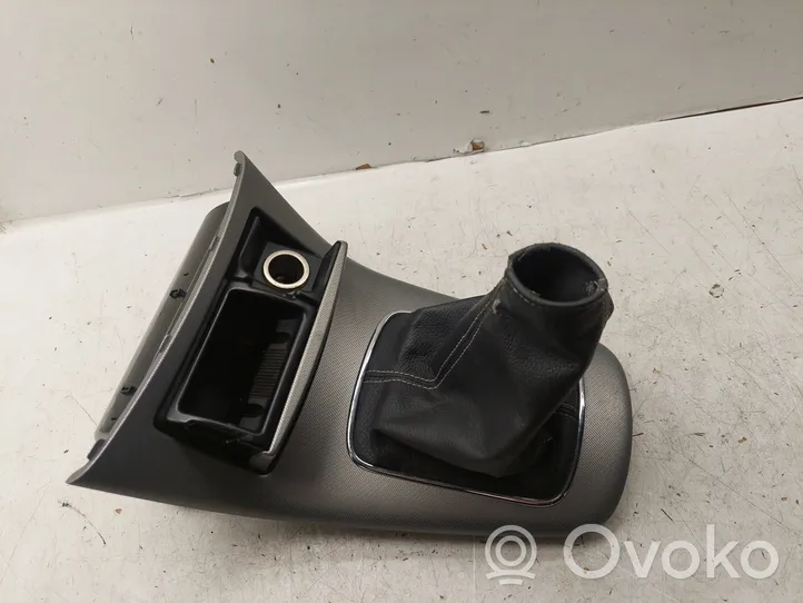 Toyota Avensis T250 Rivestimento in plastica cornice della leva del cambio 