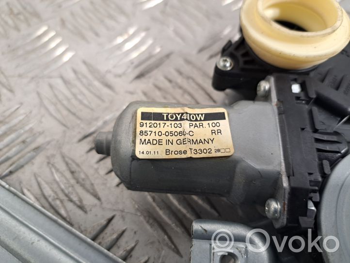 Toyota Avensis T270 Elektryczny podnośnik szyby drzwi tylnych AV2621004360