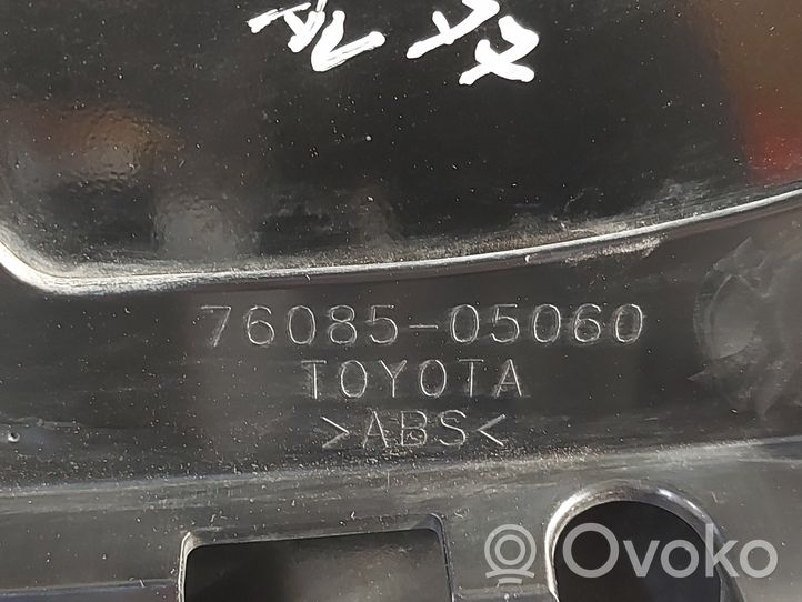 Toyota Avensis T270 Takaluukun/tavaratilan spoileri 