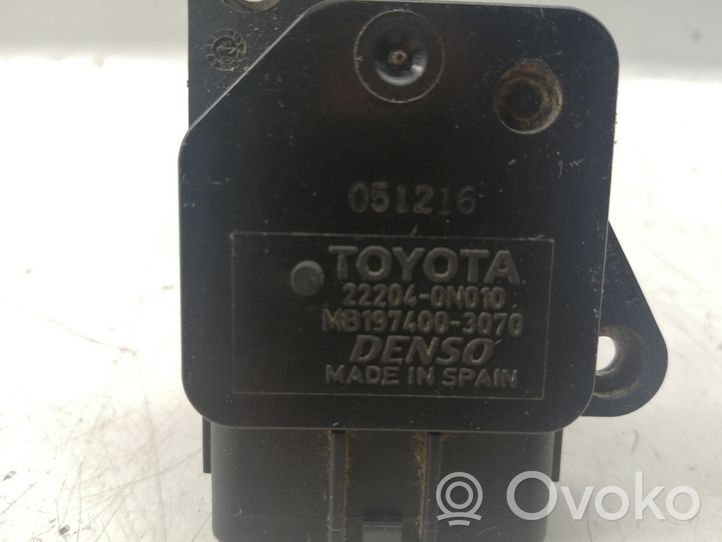 Toyota Avensis T250 Przepływomierz masowy powietrza MAF 