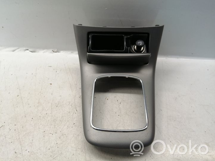 Toyota Avensis T250 Rivestimento in plastica cornice della leva del cambio 