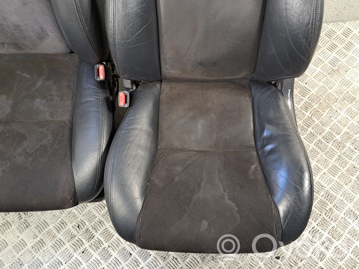 Toyota Avensis T250 Set di rivestimento sedili e portiere 