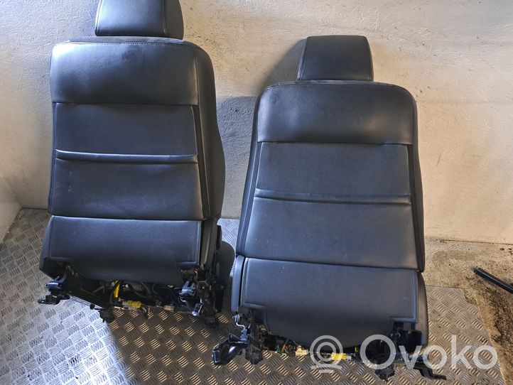 Toyota Avensis T250 Set di rivestimento sedili e portiere 