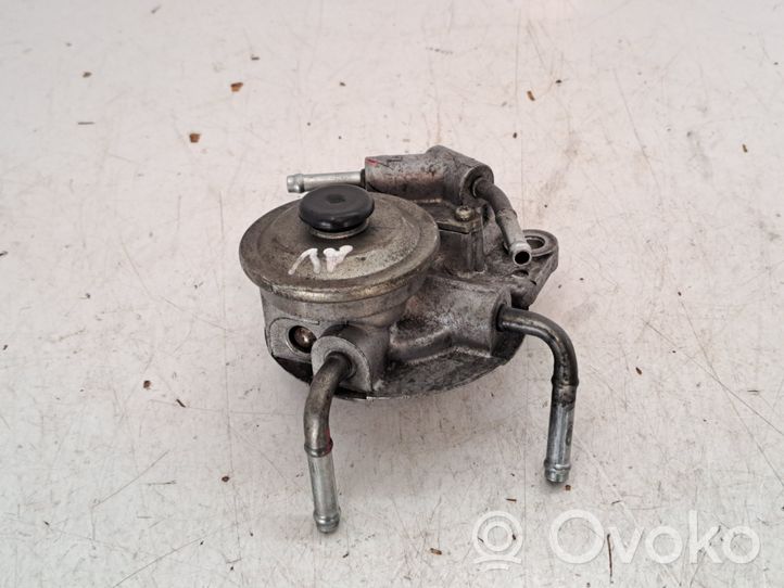 Toyota Avensis T250 Staffa/supporto di montaggio del filtro carburante 