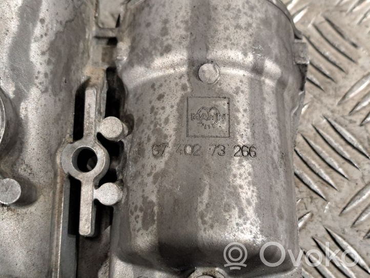 Volvo V70 Oil filter mounting bracket 