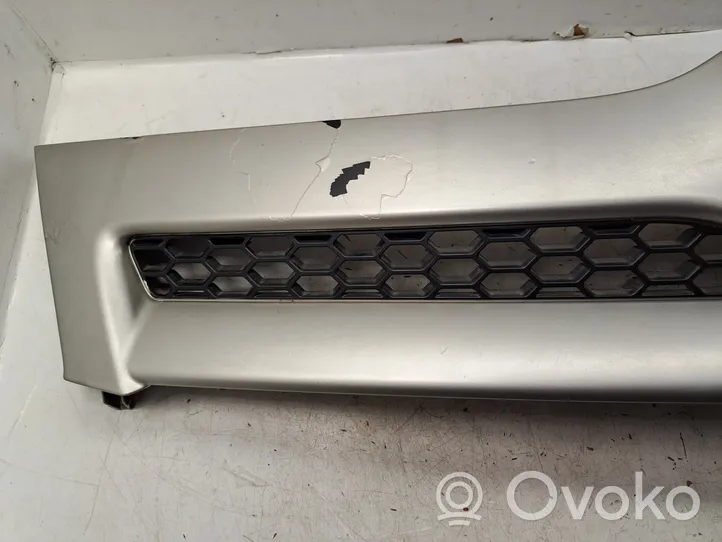 Toyota Corolla Verso AR10 Grille calandre supérieure de pare-chocs avant 