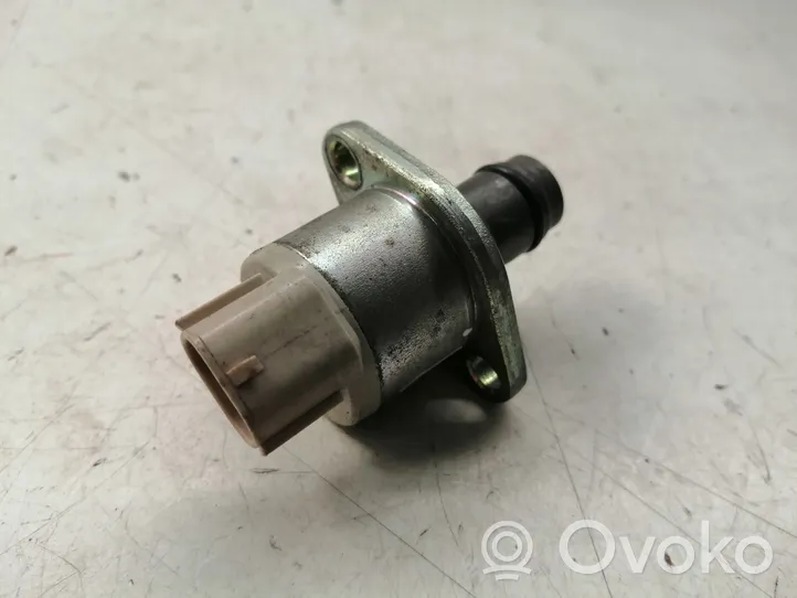 Toyota Avensis T250 Fuel pressure regulator 