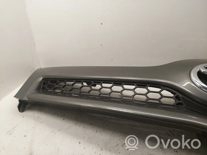 Toyota Corolla Verso AR10 Grille calandre supérieure de pare-chocs avant 531110F020