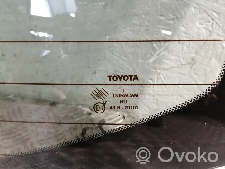 Toyota Corolla Verso AR10 Aizmugurējais stikls 