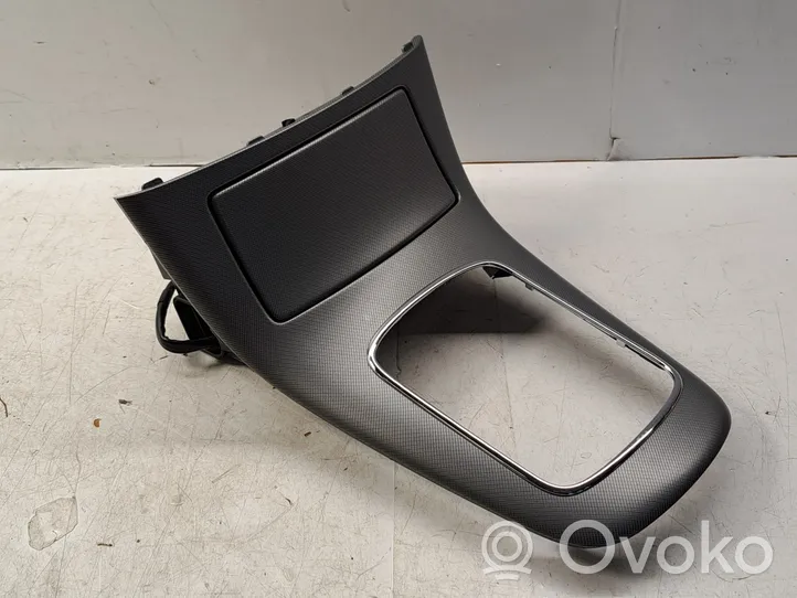 Toyota Avensis T250 Rivestimento in plastica cornice della leva del cambio 