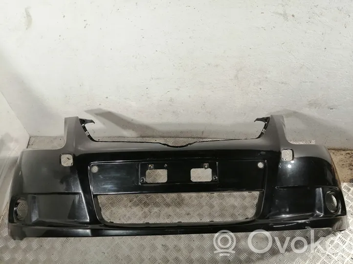 Toyota Avensis T270 Zderzak przedni 