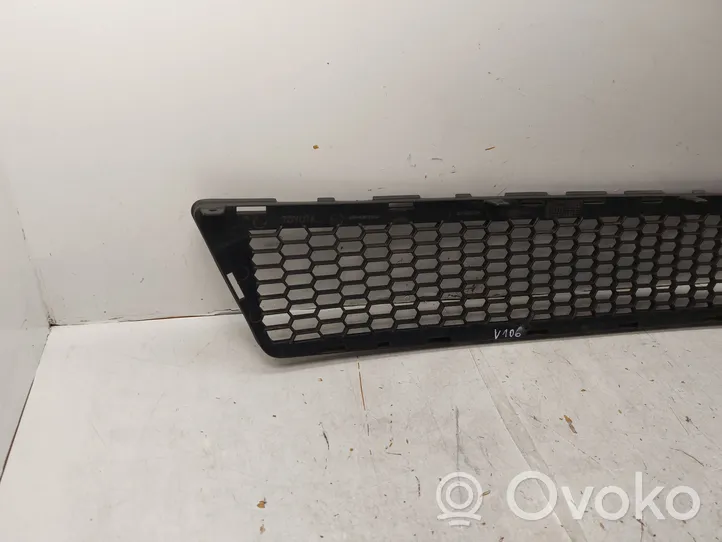 Toyota Verso Grille inférieure de pare-chocs avant 