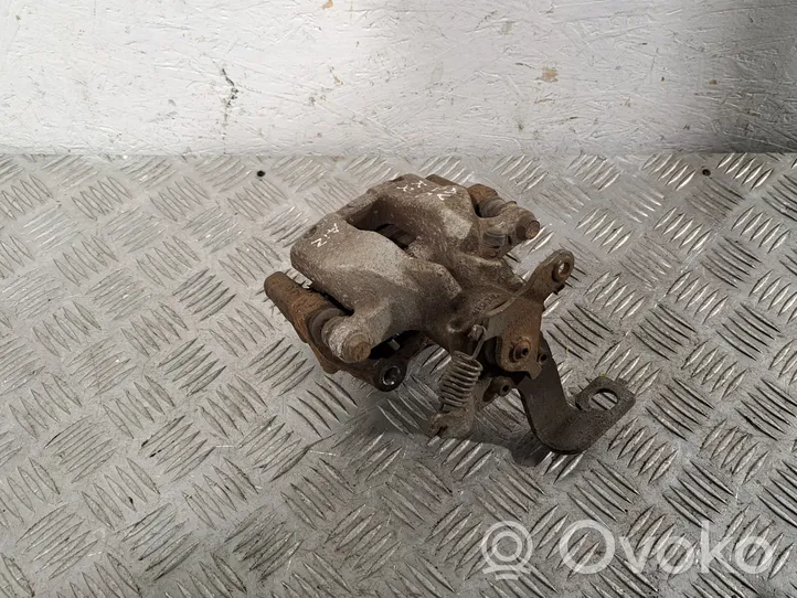 Toyota Avensis T270 Caliper del freno trasero 