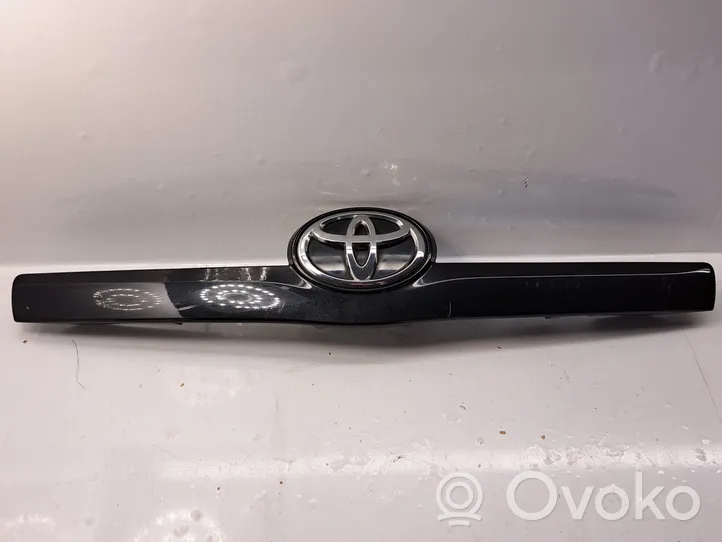 Toyota Verso Trunk door license plate light bar 