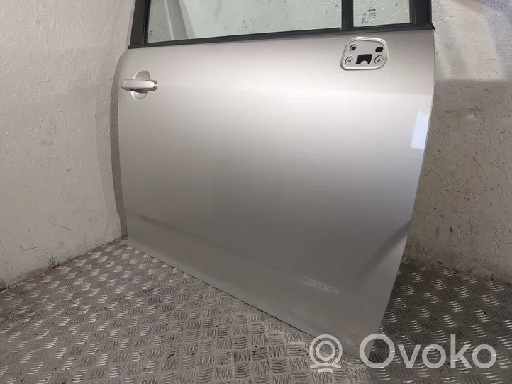 Toyota Corolla Verso AR10 Etuovi 