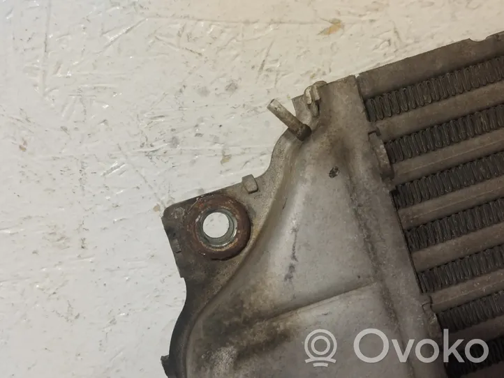 Toyota Corolla Verso AR10 Starpdzesētāja radiators 