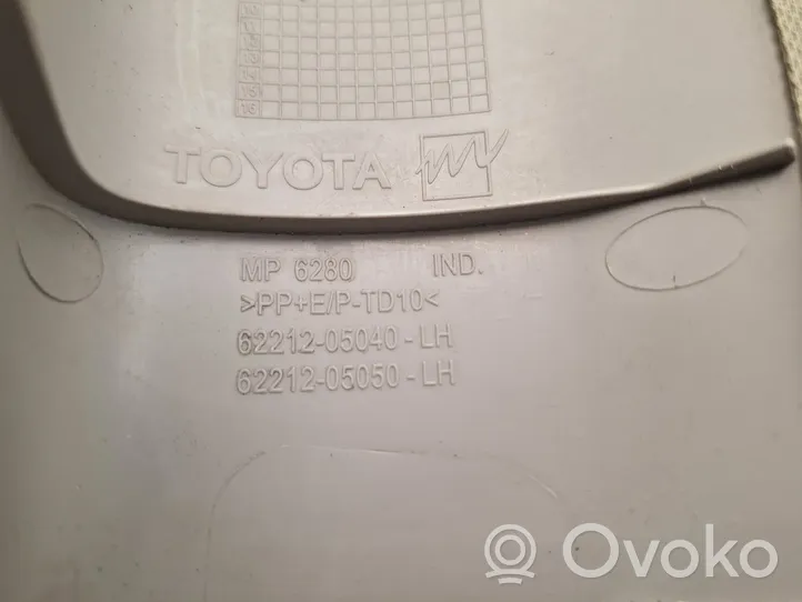 Toyota Avensis T270 (A) Revêtement de pilier 