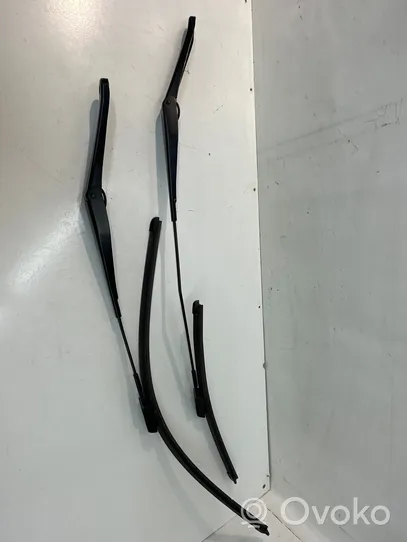 Ford Fiesta Windshield/front glass wiper blade 8A6117526AD