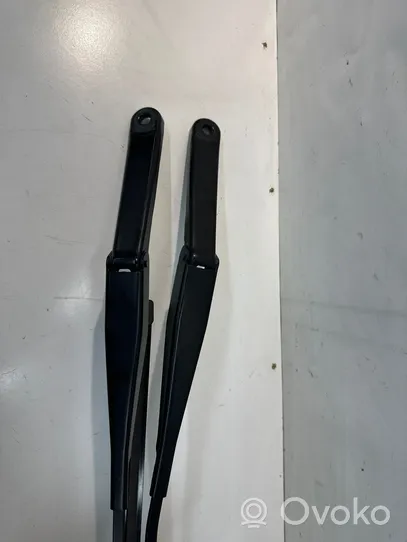 Ford Fiesta Windshield/front glass wiper blade 8A6117526AD