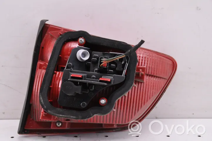 Volkswagen Touran II Tailgate rear/tail lights 1T0945093A