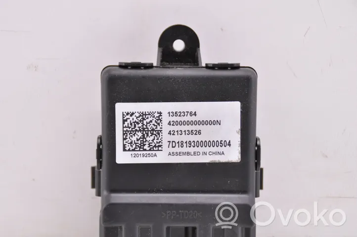 Opel Astra K Seat heating relay 13523764