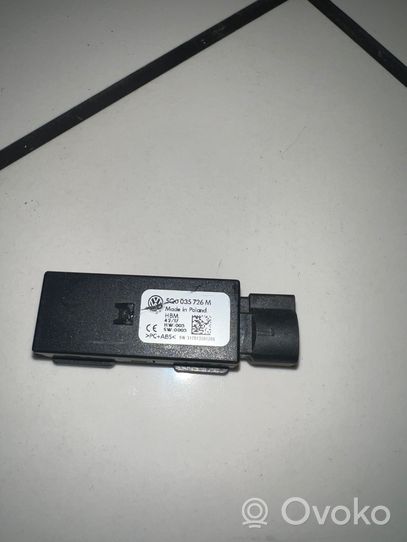 Skoda Fabia Mk3 (NJ) USB-pistokeliitin 5Q0035726M