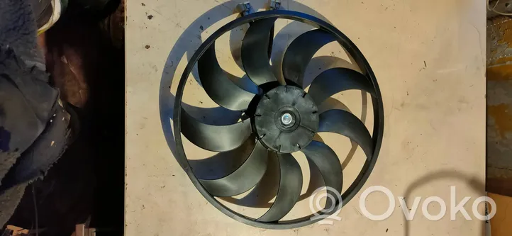 Nissan Juke I F15 Aro de refuerzo del ventilador del radiador 271323W2